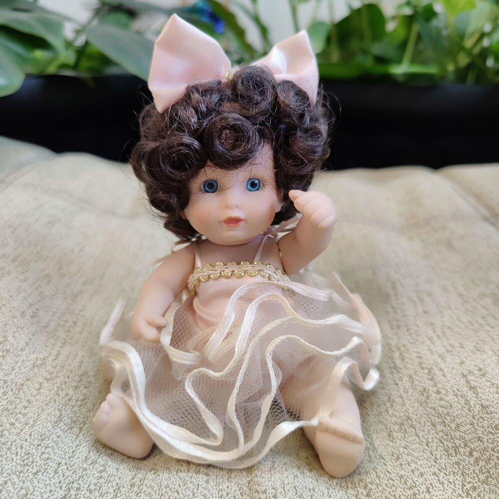 VTG Effanbee Playtown Porcelain Cute Baby Doll ~6" Curly Brown Hair Blue Eyes